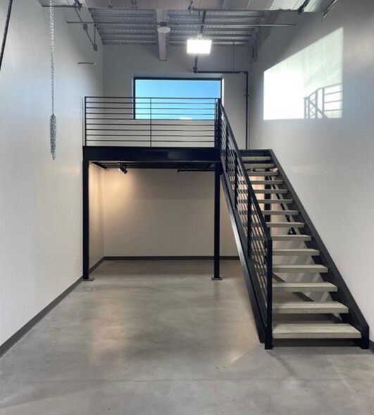 More Photos Of 4229 FM 620, Austin Showroom For Sale
