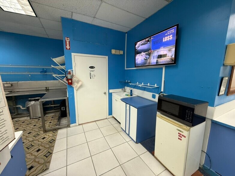 More Photos Of 7700 W 24th Ave, Hialeah Warehouse For Lease