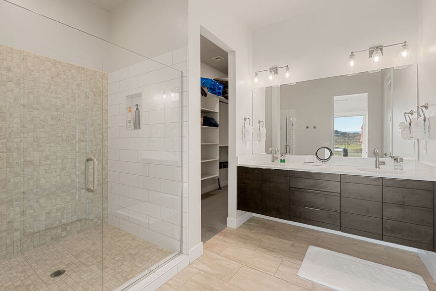 More Photos Of 2248 N Double Eagle Ln, Washington Specialty For Sale