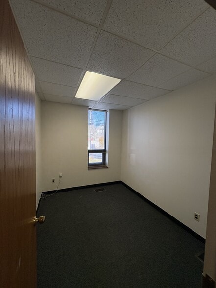 More Photos Of 44 Broadway, Greenlawn Office For Lease