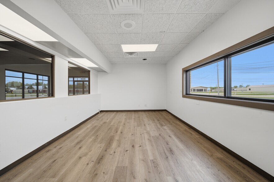 More Photos Of 1010 S 7th St, Rochelle Flex For Sale