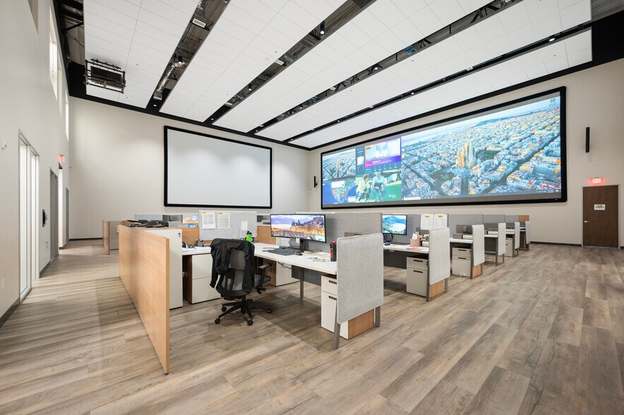 More Photos Of 9175 E Pima Center Pky, Scottsdale Warehouse For Lease