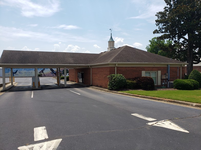 More Photos Of 201 Monroe St, Carthage Bank For Lease