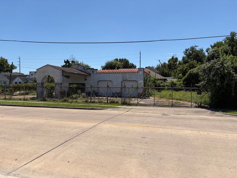 Primary Photo Of 5220 Canal St, Houston General Retail For Sale