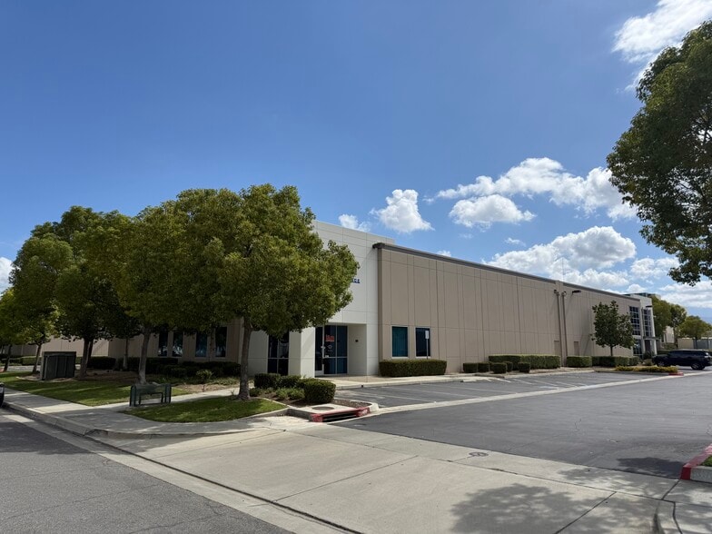 More Photos Of 480 Business Center Ct, Redlands Warehouse For Lease