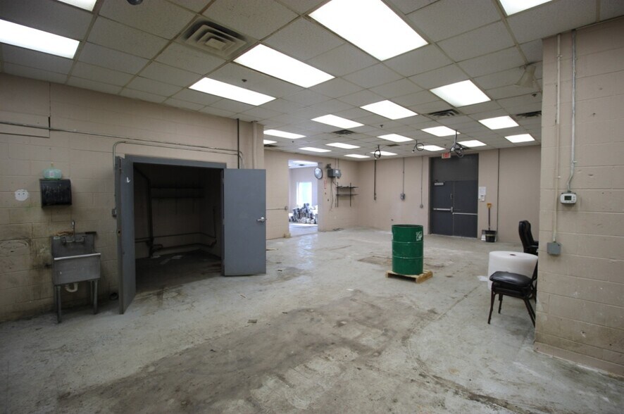 More Photos Of 235-257 Ormond St, Rochester Manufacturing For Sale