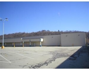 More Photos Of 100 Chamber Plz, Charleroi Supermarket For Lease