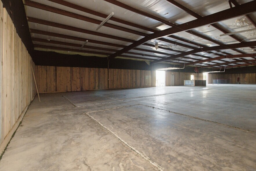 More Photos Of 1398 S Valley Rd, West Plains General Retail For Sale