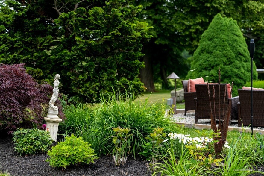 More Photos Of 15 Locke St, Kennebunkport Hospitality For Sale