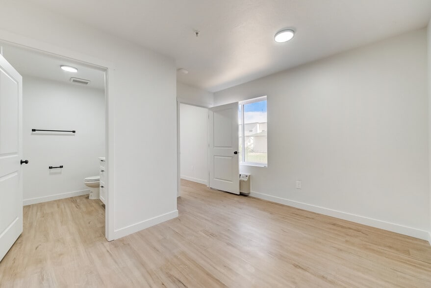 More Photos Of 404 E 5600 S, Salt Lake City Apartments For Sale