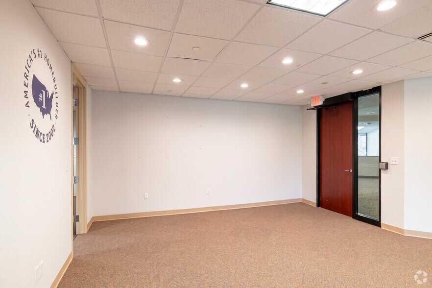 More Photos Of 2820 Waterford Lake Dr, Midlothian Office For Lease