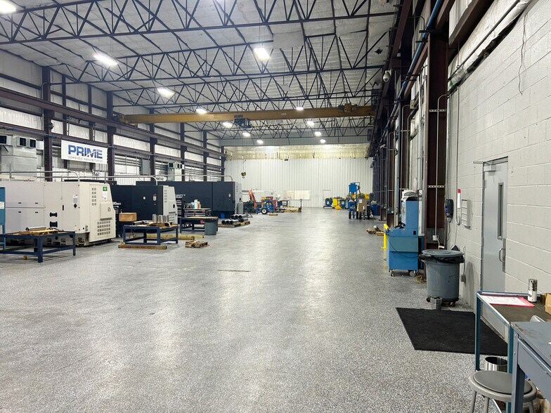 More Photos Of 5510 Spring Stuebner Rd, Spring Warehouse For Lease
