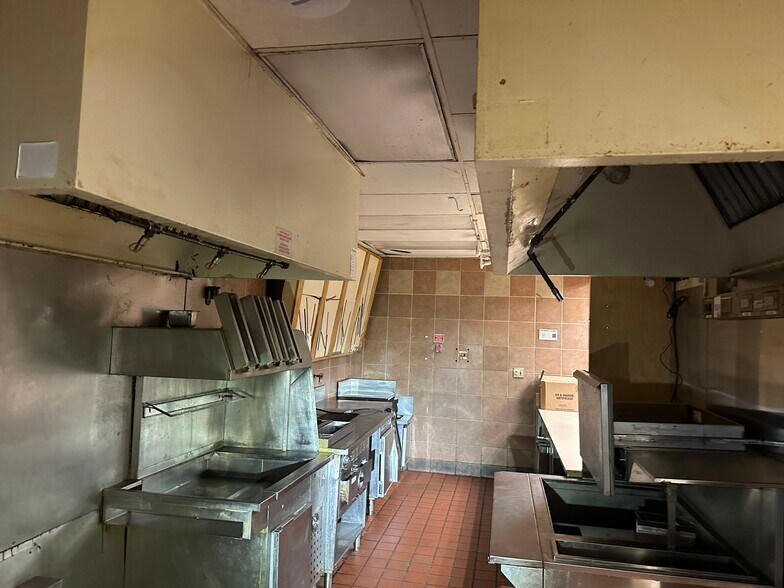 More Photos Of 4595 E Main St, Whitehall Fast Food For Sale