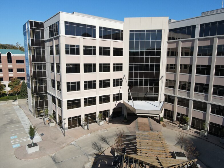 More Photos Of 640 Eden Park Dr, Cincinnati Medical For Lease