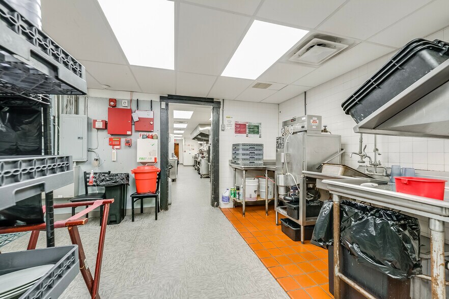 More Photos Of 617 S Washington St, New Paris Bar For Sale