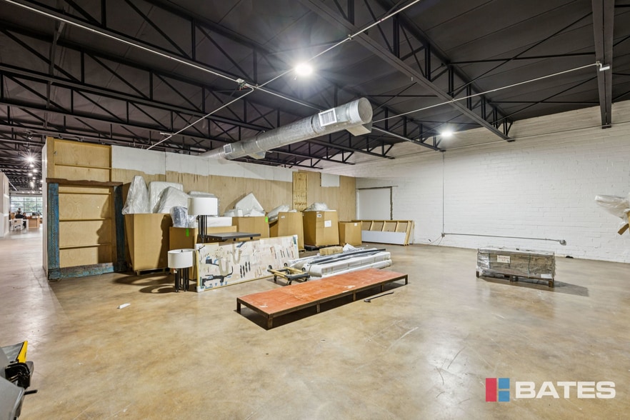 More Photos Of 1839 E Levee St, Dallas Light Distribution For Sale