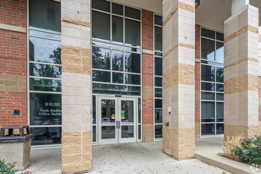 More Photos Of 610 S Maple Ave, Oak Park Office For Sale