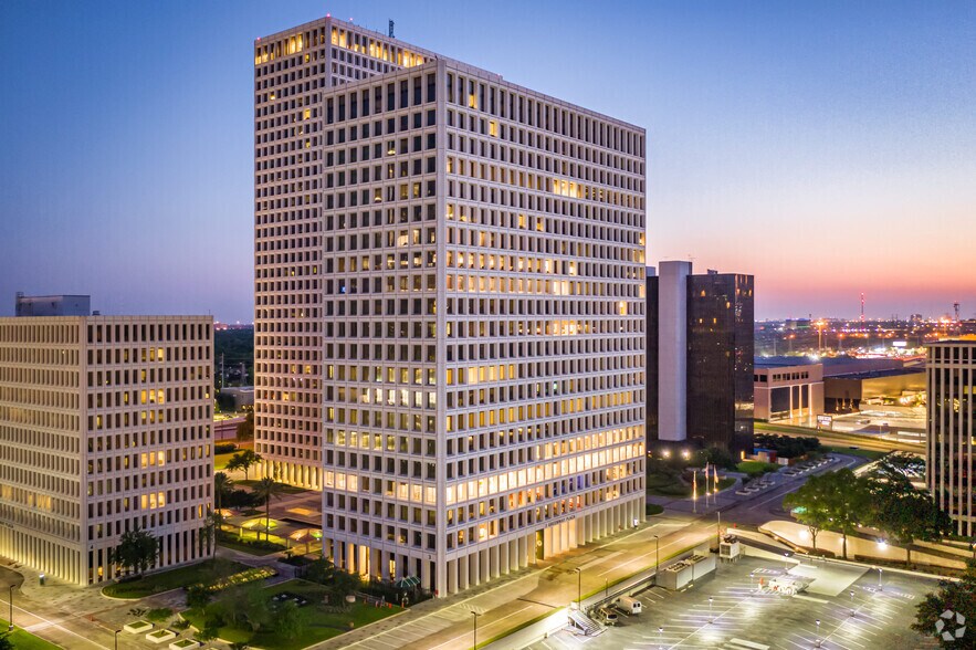 More Photos Of 3 Greenway Plz, Houston Office For Lease