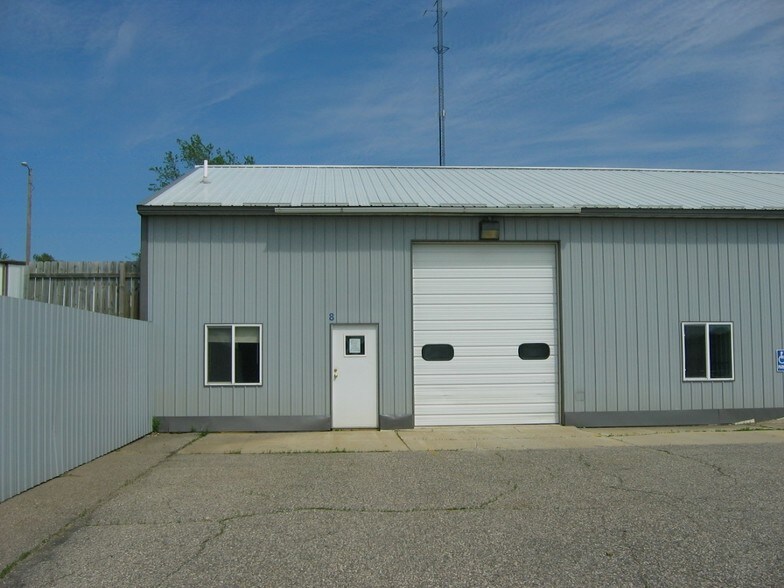 More Photos Of 945 5th Ave SE, Hutchinson Light Manufacturing For Lease