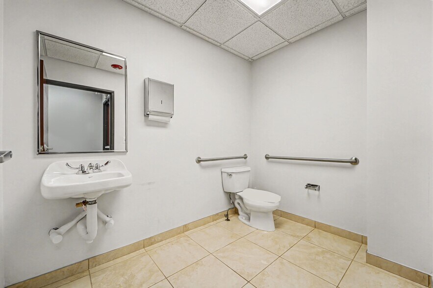 More Photos Of 2950 Crooks Rd, Rochester Hills Healthcare For Lease