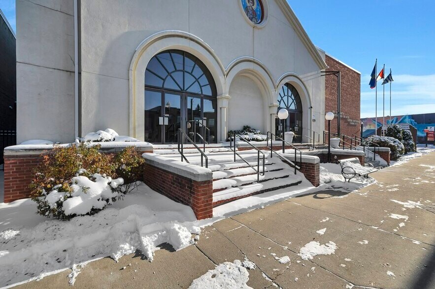 More Photos Of 10831 124th St NW, Edmonton Religious Facility For Sale