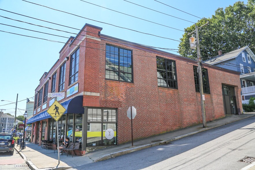 More Photos Of 333 Main St, East Greenwich Freestanding For Lease