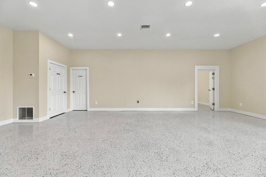 More Photos Of 1228 S Hopkins Ave, Titusville Office For Sale