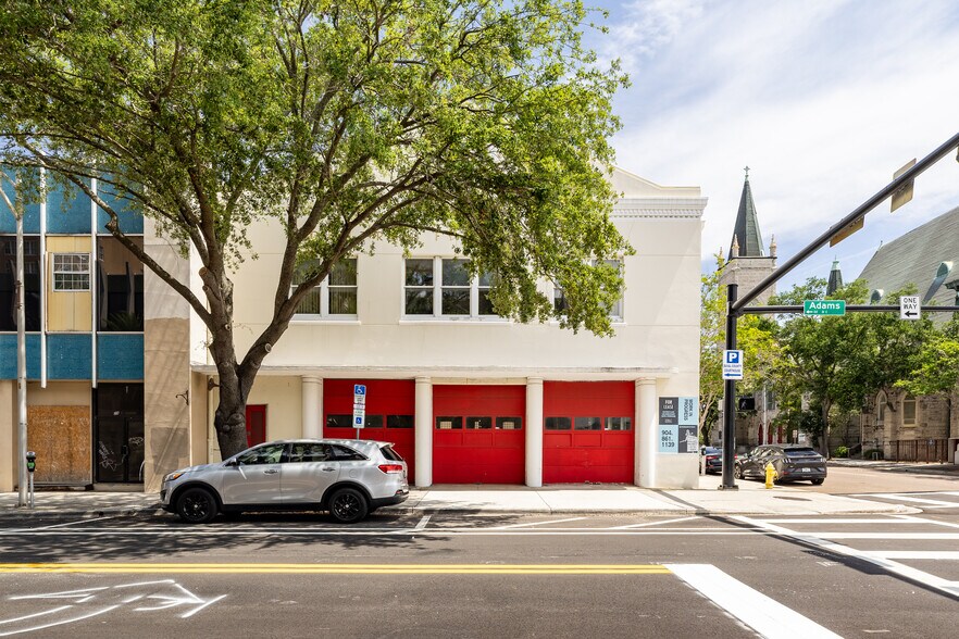 More Photos Of 39 E Adams St, Jacksonville Storefront Retail Residential For Lease