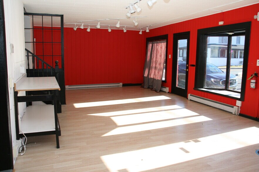 More Photos Of 39 Mine St, Flemington Freestanding For Lease