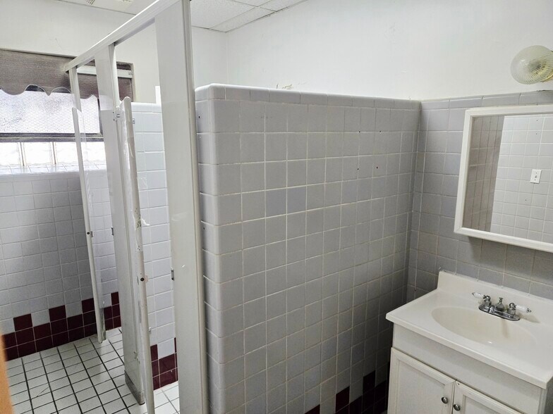 More Photos Of 220 E Galena Blvd, Aurora Storefront For Sale