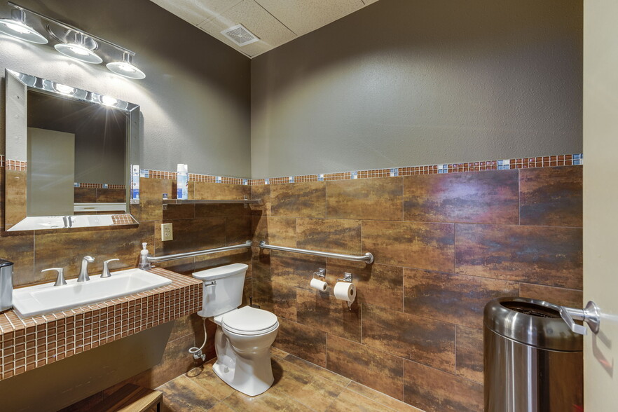 More Photos Of 260 N Miller Rd, Mansfield Religious Facility For Sale