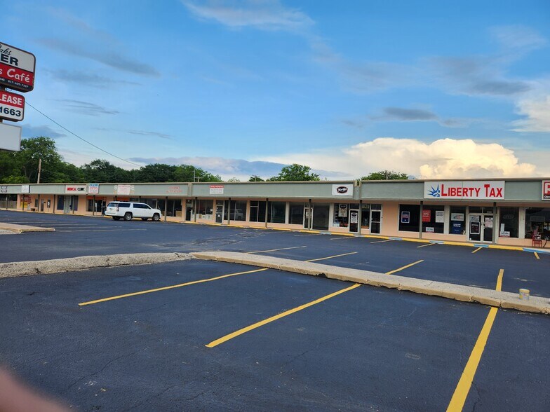 More Photos Of 4815-4843 River Oaks Blvd, River Oaks Unknown For Lease