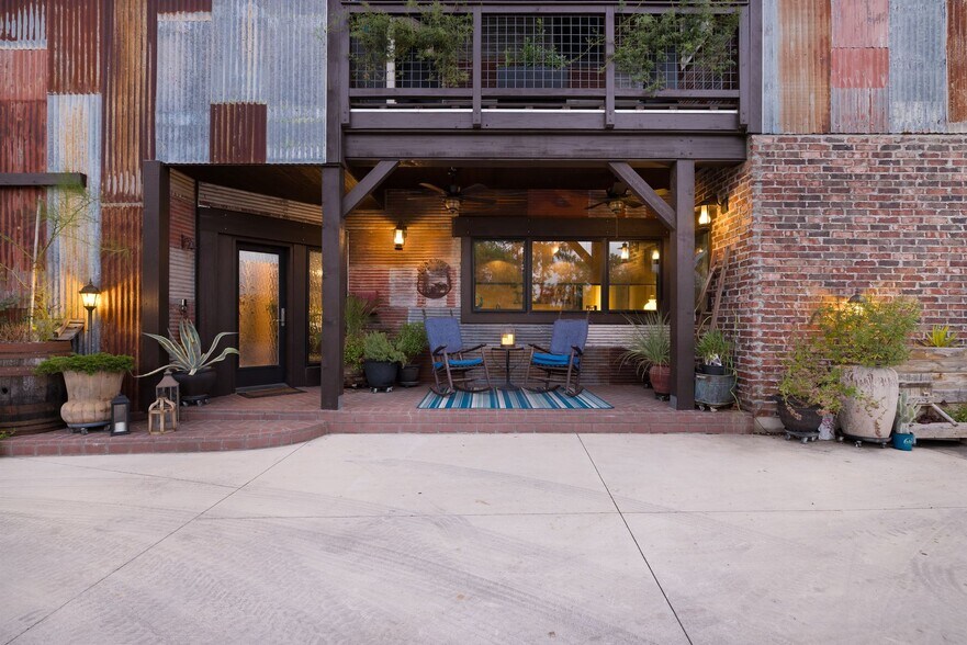 More Photos Of 504 Tivy St, Kerrville Flex For Sale