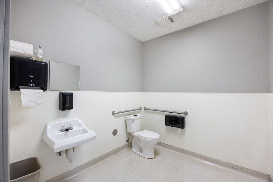 More Photos Of 11814 Debonair Rd NE, Moses Lake Warehouse For Lease