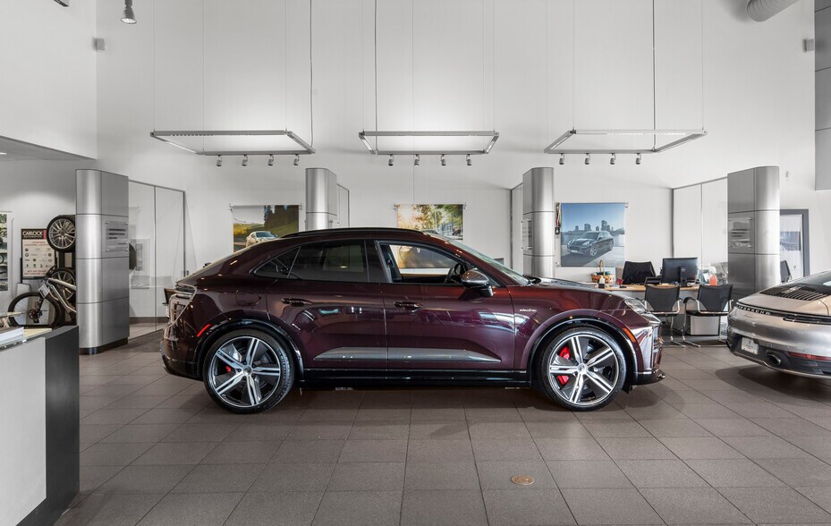 More Photos Of 5385 N I 55 St, Jackson Auto Dealership For Sale