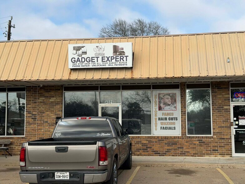 More Photos Of 4307 Red Bluff Rd, Pasadena Unknown For Lease