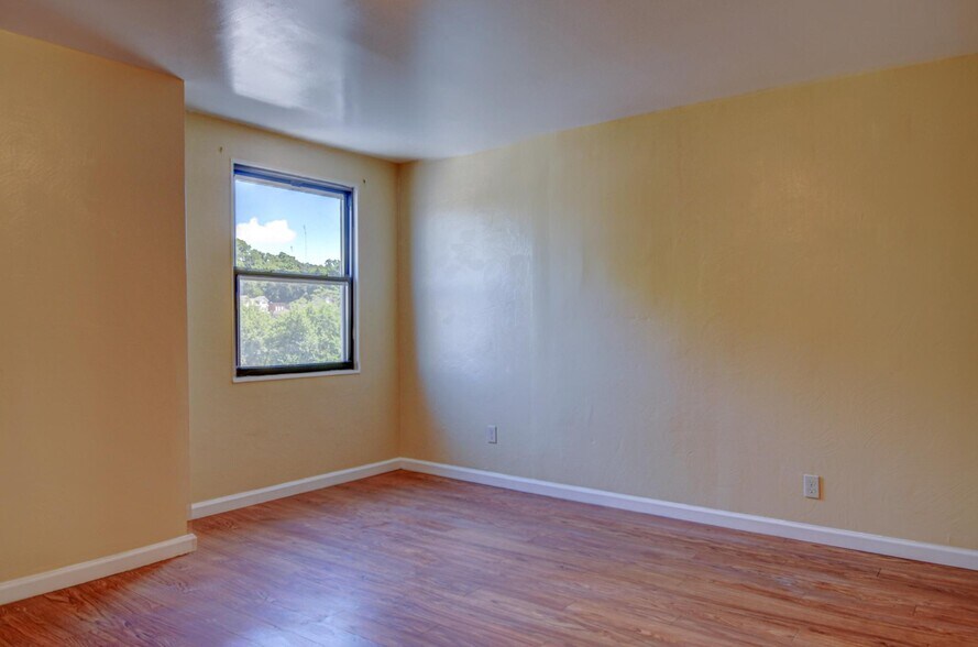 More Photos Of 4919 Penn Ave, Pittsburgh Storefront Retail Residential For Sale