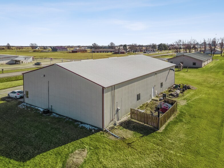 More Photos Of 2326 N Main St, Osceola Auto Repair For Sale