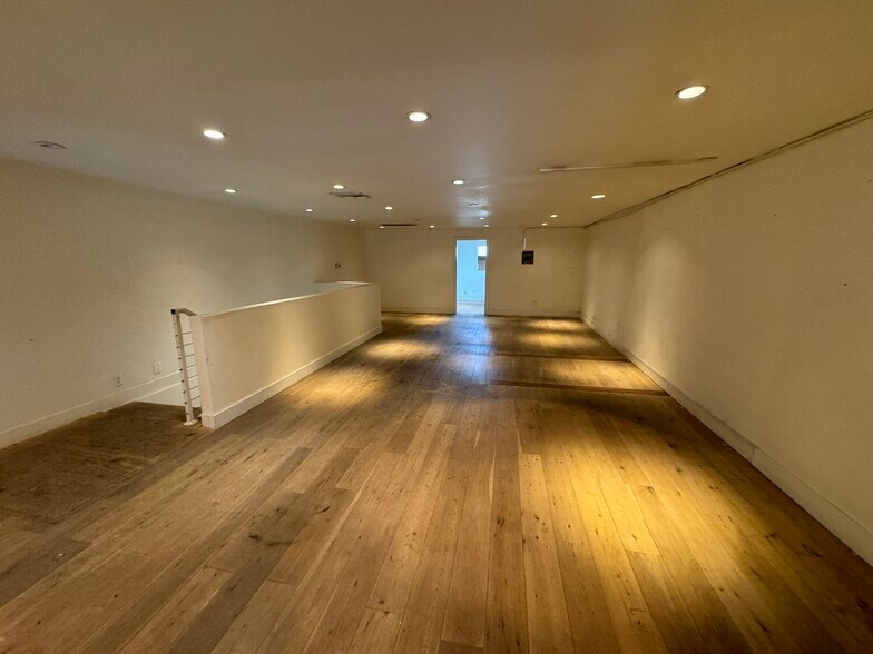 More Photos Of 449-451 N Fairfax Ave, Los Angeles Storefront For Lease