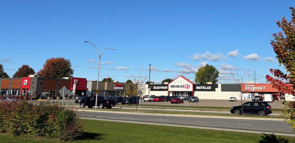 More Photos Of 4000-4300 Boul Des Récollets, Trois-Rivières General Retail For Lease