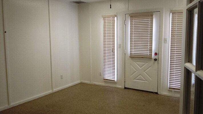 More Photos Of 5052 Central Pky, Conroe Airplane Hangar For Sale