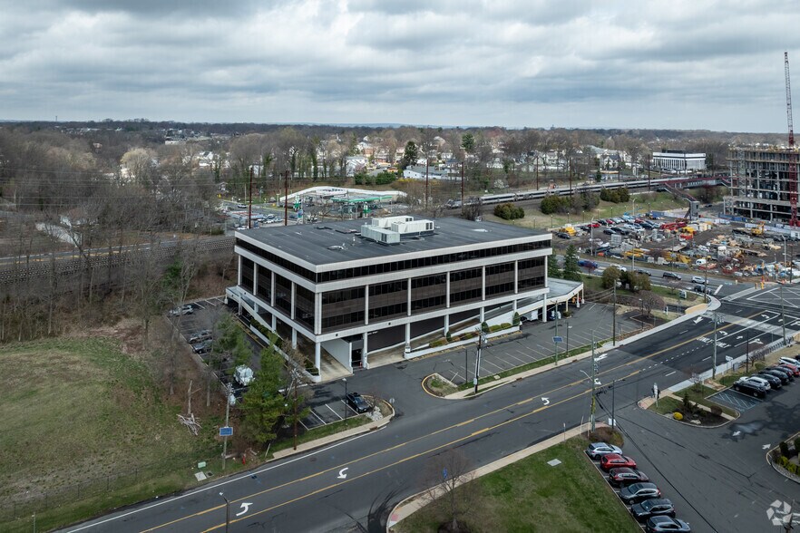 More Photos Of 510 Thornall St, Edison Office For Lease