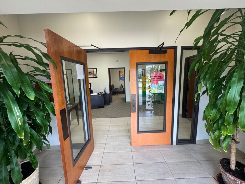 More Photos Of 6411 Camp Bowie Blvd, Fort Worth Freestanding For Lease