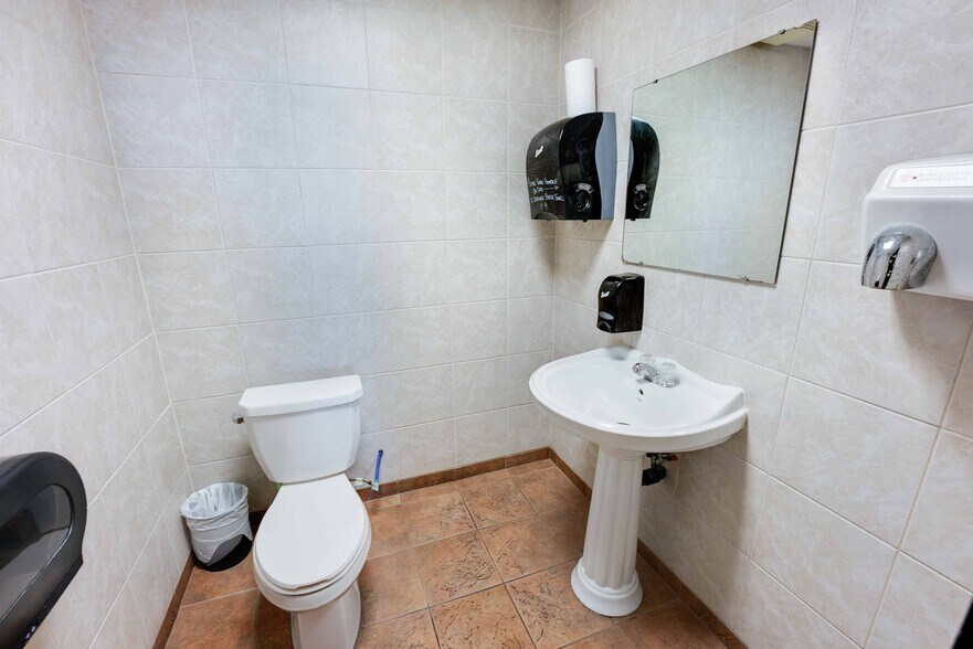 More Photos Of 231 St Paul St W, St Catharines General Retail For Sale