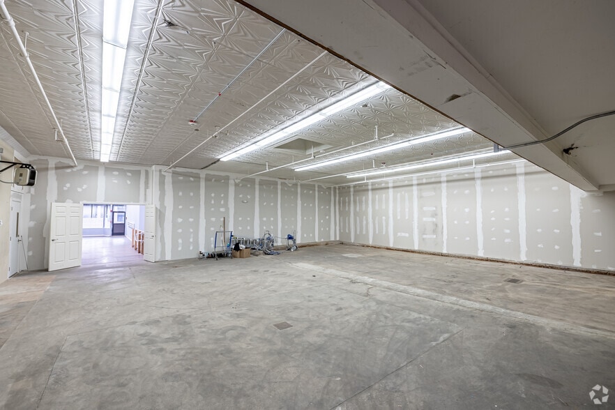More Photos Of 483 Belmont Ave, Springfield Freestanding For Lease