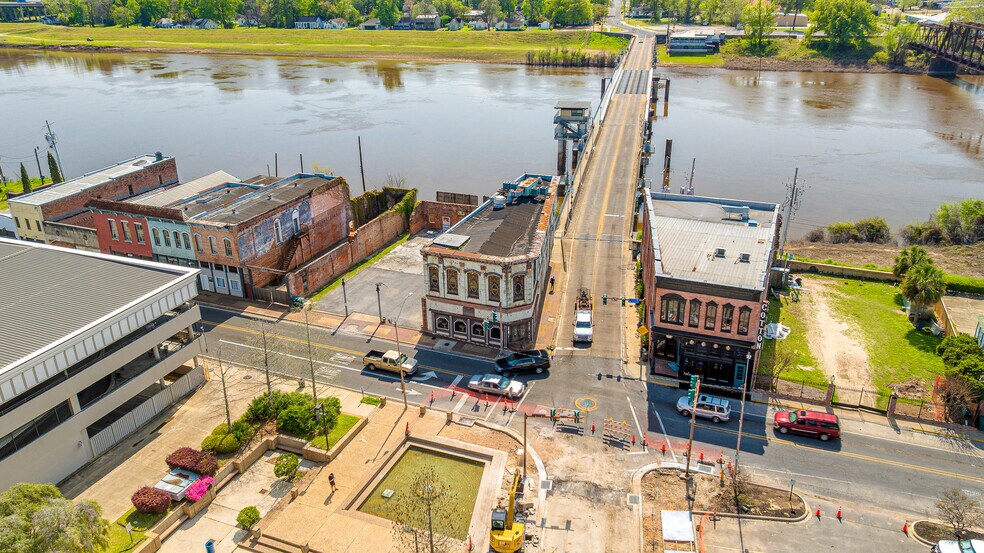 More Photos Of 100 S Grand St, Monroe Restaurant For Sale