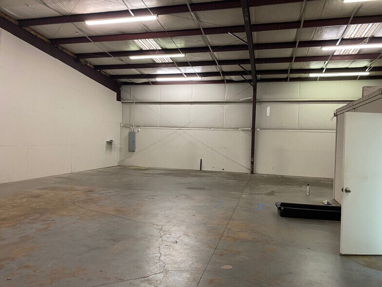 More Photos Of 6030-6040 Brittmoore Rd, Houston Warehouse For Lease