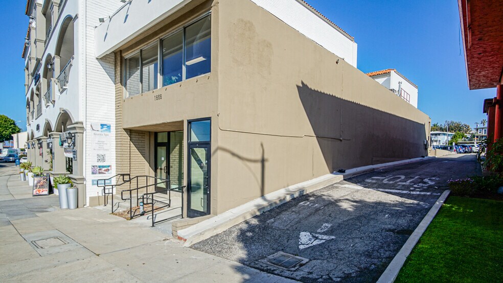 More Photos Of 1666 S Pacific Coast Hwy, Redondo Beach Office For Lease