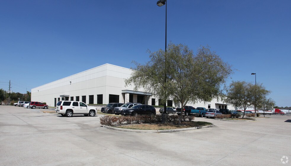 More Photos Of 9010 W Little York Rd, Houston Distribution For Lease