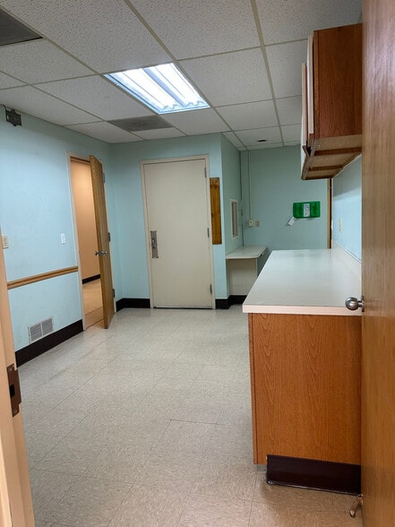 More Photos Of 961 Canal St, Syracuse Medical For Sale